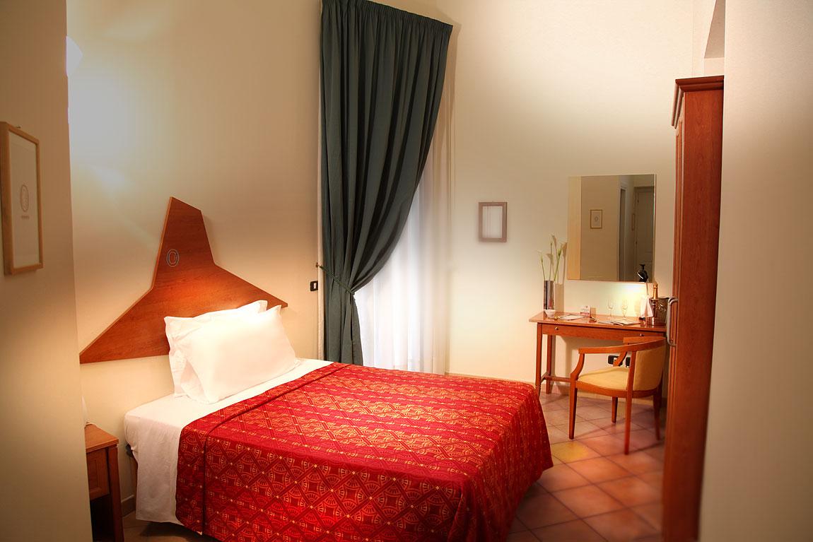Caravaggio Hotel Napoli Bagian luar foto