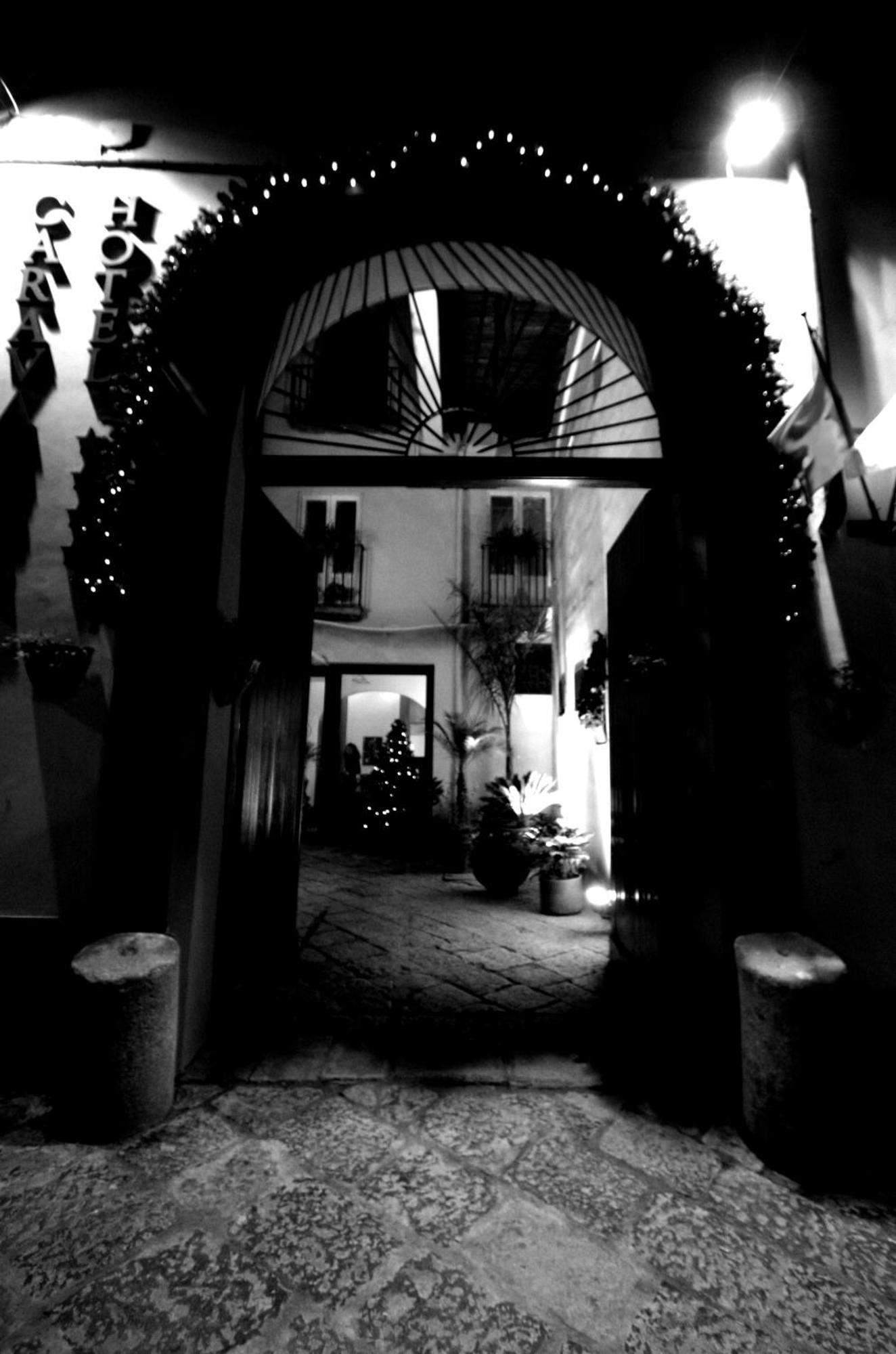 Caravaggio Hotel Napoli Bagian luar foto