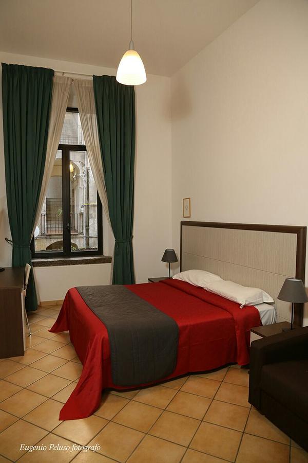 Caravaggio Hotel Napoli Bagian luar foto