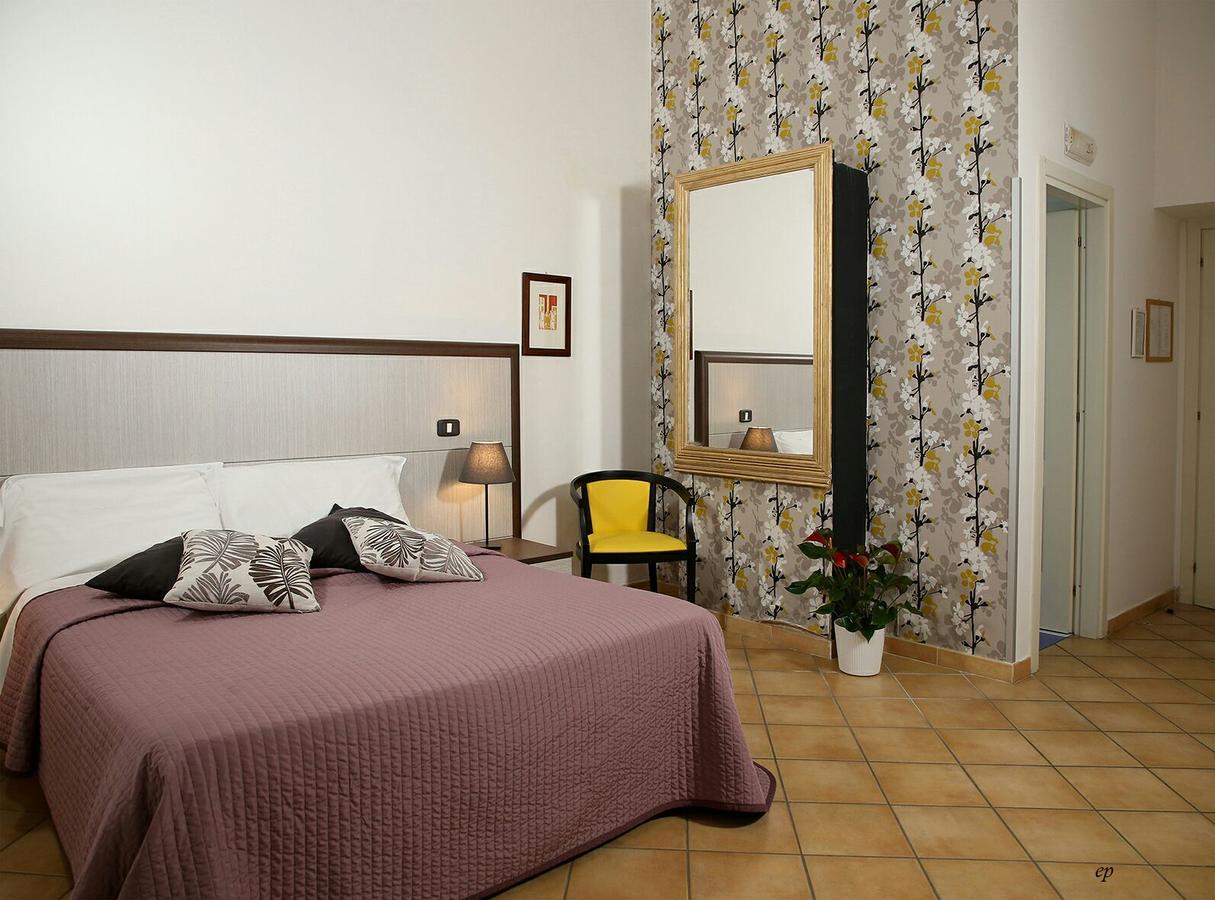 Caravaggio Hotel Napoli Bagian luar foto